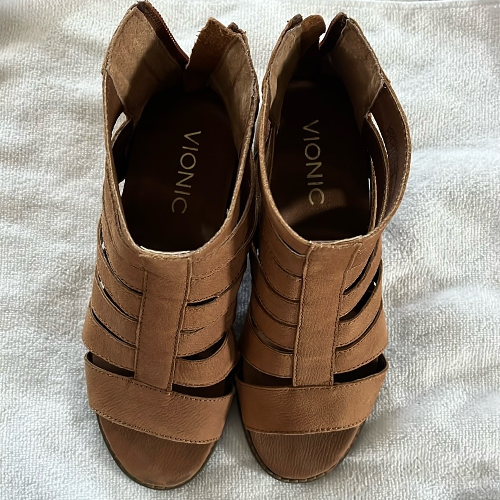 Vionic Harlow sandals caged heeled open toe brown tan nubuck leather siz…